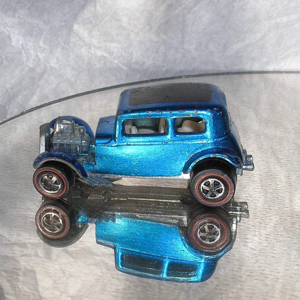 Hot Wheels Redline Classic 32 Ford Vicky Medium (Windex) Blue (1969)